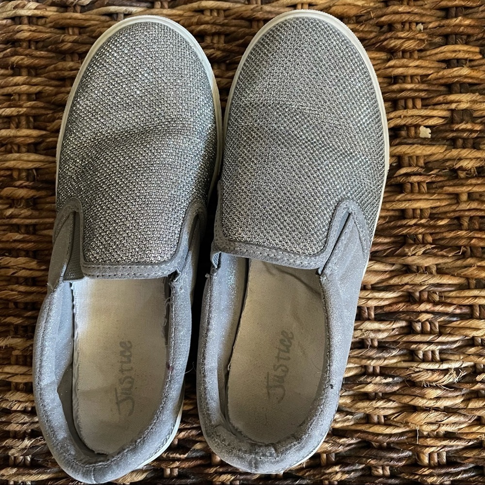 Justice girls/youth silver/gray shimmery slip on shoes sz 5